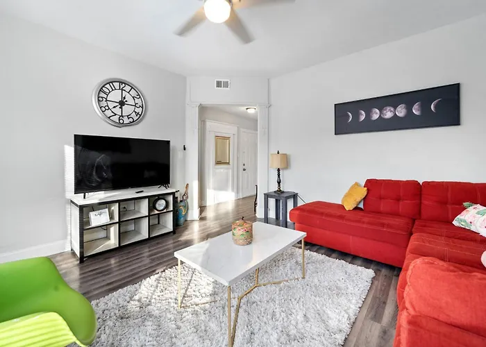 Cozy Woodlawn Retreat 1 Apartment *
