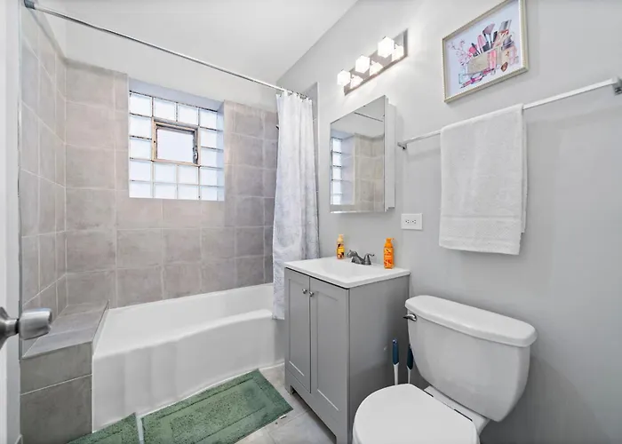 Cozy Woodlawn Retreat 1 *