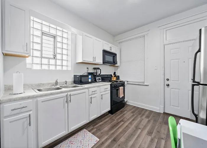 Cozy Woodlawn Retreat 1 * Chicago